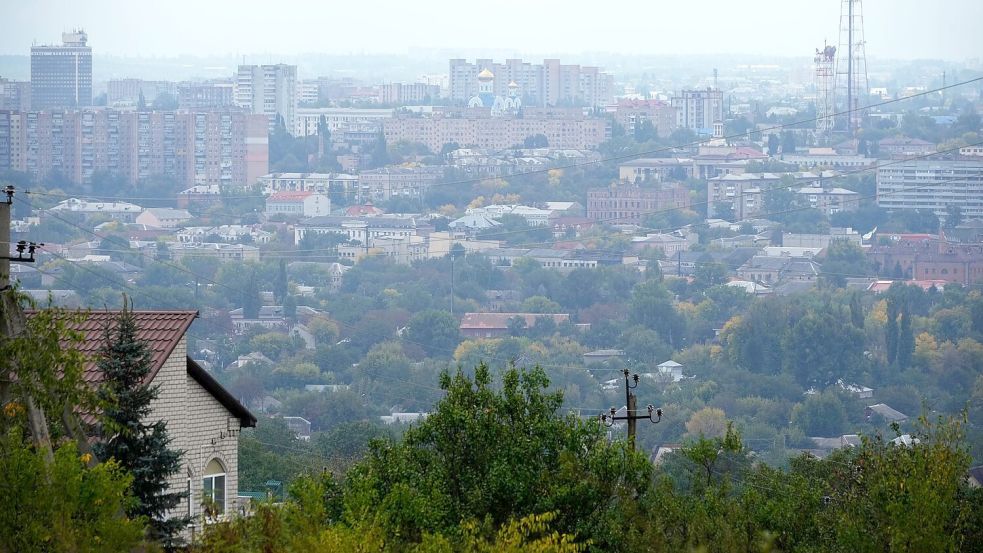 Russland hält die Stadt Luhansk besetzt - aber wie lange noch? (Archivbild) Foto: -/AP/dpa