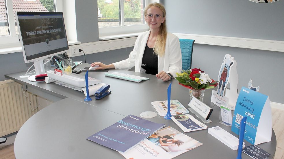 Heidi Noormann in ihrem neuen, modern eingerichteten Büro.