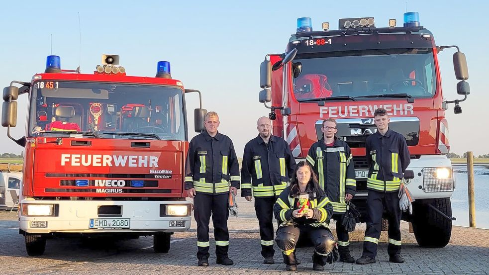 Die sind als Jugendwarte für die neue Jugendfeuerwehr Widdelswehr-Petkum zuständig: Reno Wübbena, Frank Neemann, Selina Neemann, Hilmer de Buhr und Hanno Wübbena. Foto: Feuerwehr