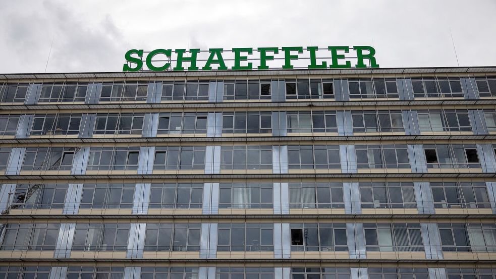 Der Schaeffler-Firmensitzin Herzogenaurach - das Unternehmen hat mit der Krise der Autoindustrie zu kämpfen (Archivfoto). Foto: Christian Charisius/dpa