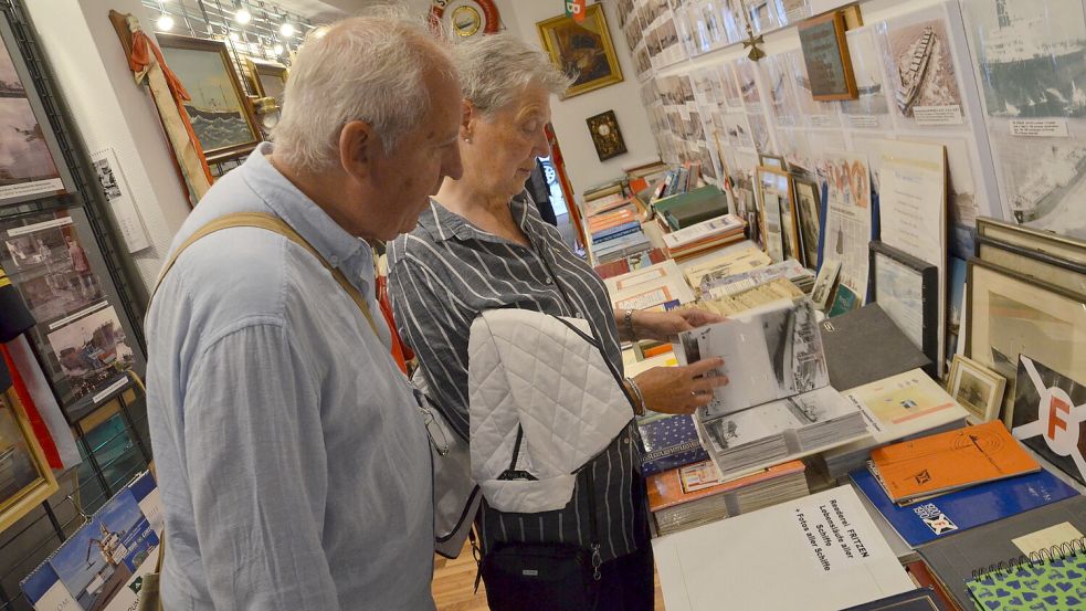 Ohne Zeitdruck stöbern und entdecken: Bei der Museumsnacht ist das bei besonderer Atmosphäre in Emden möglich – hier im Maritimen Museum Freunde der Seefahrt. Foto: Hillebrand/Archiv