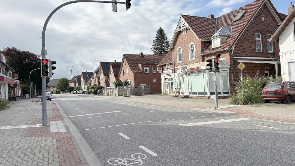 Es ist rot, aber kein Fußgänger in Sicht, der auf Grün wartet: die Geisterampel an der Wolthuser Straße. Foto: Schuurman