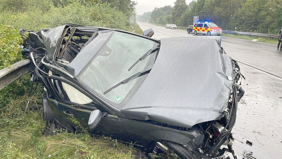 Der Fahrer dieses Autos wurde bei einem Unfall im Kreis Cloppenburg lebensgefährlich verletzt. Foto: Vorwerk