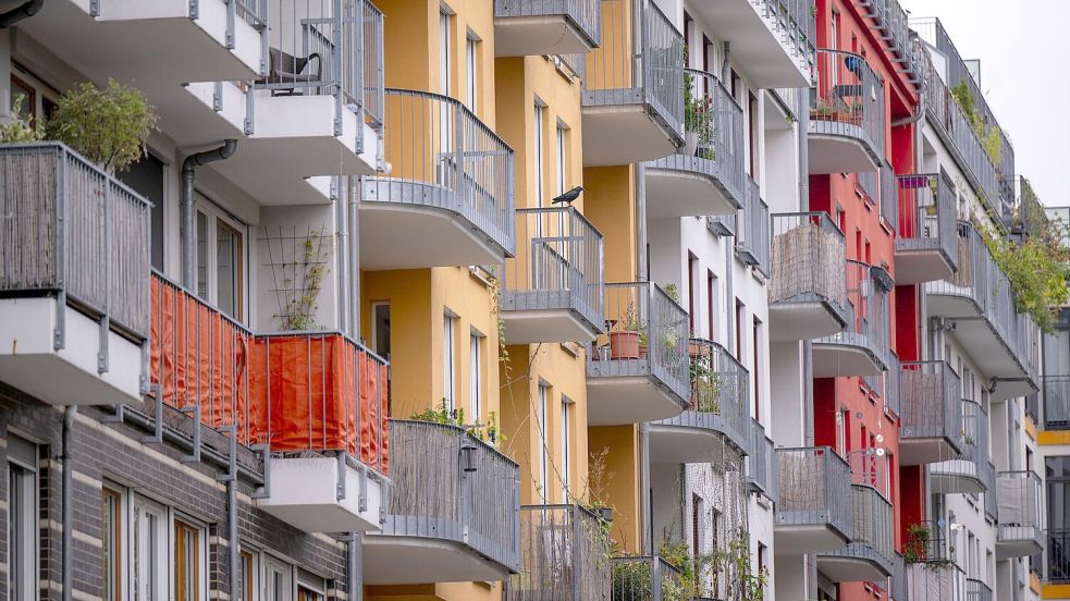 Im Vergleich zu den ersten drei Monaten des Jahres stiegen die Preise für Eigentumswohnungen im zweiten Quartal um 2,4 Prozent. (Symbolbild) Foto: Monika Skolimowska/dpa