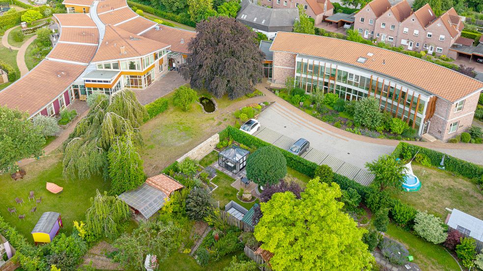 Das Zentrum der Leeraner Hospizarbeit: An der Mörkenstraße befinden sich das Haus für Hospiz- und Trauerarbeit sowie das 2009 errichtete Hospizhuus. Foto: privat