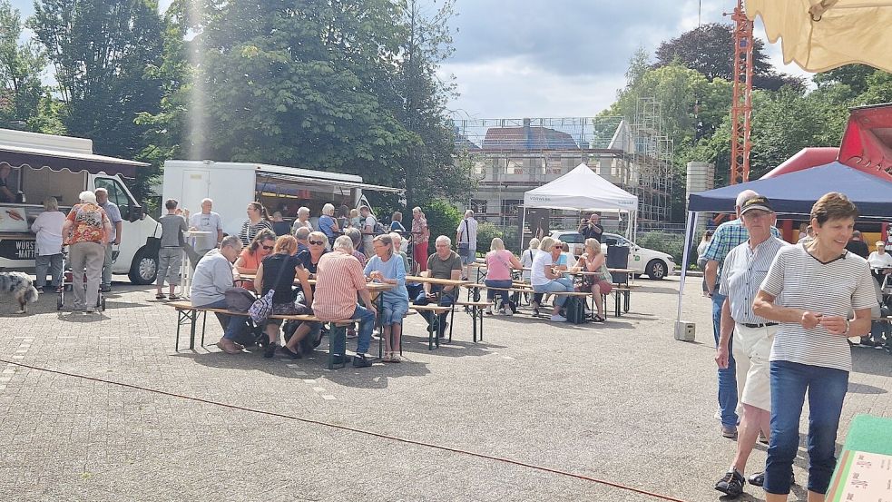 Die Sitzgelegenheiten auf dem Markt wurden von den Besuchern gut angenommen. Foto: Gettkowski