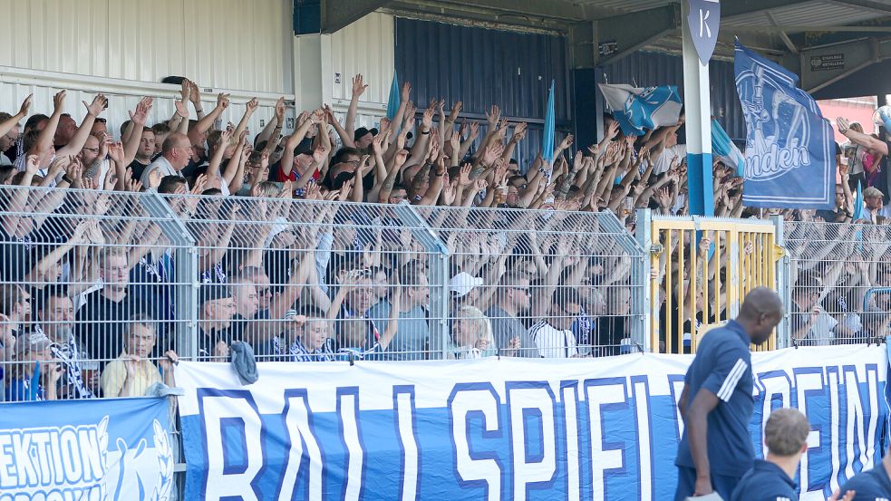 Mehr als 6000 Zuschauer sorgen für eine tolle Kulisse im Ostfriesland-Stadion. Archivfoto: Doden, Emden