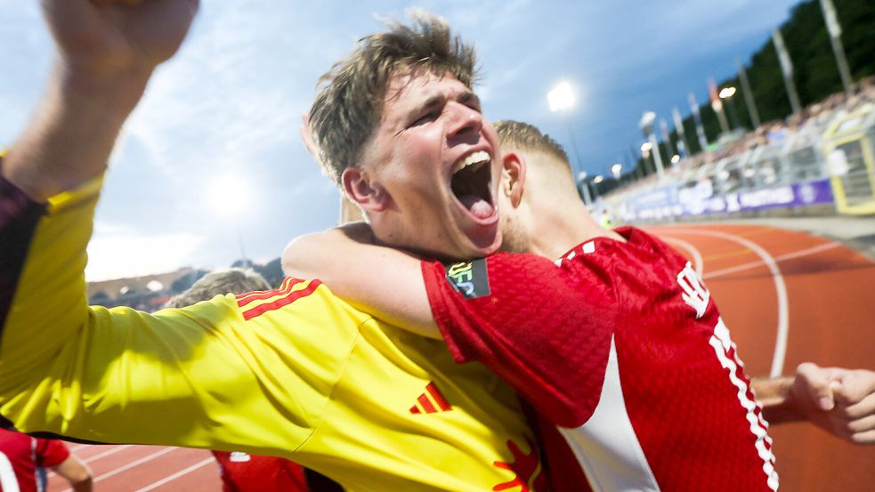 Moritz Onken hielt im Elfmeterschießen alle Elfmeter. Foto: Doden/Emden