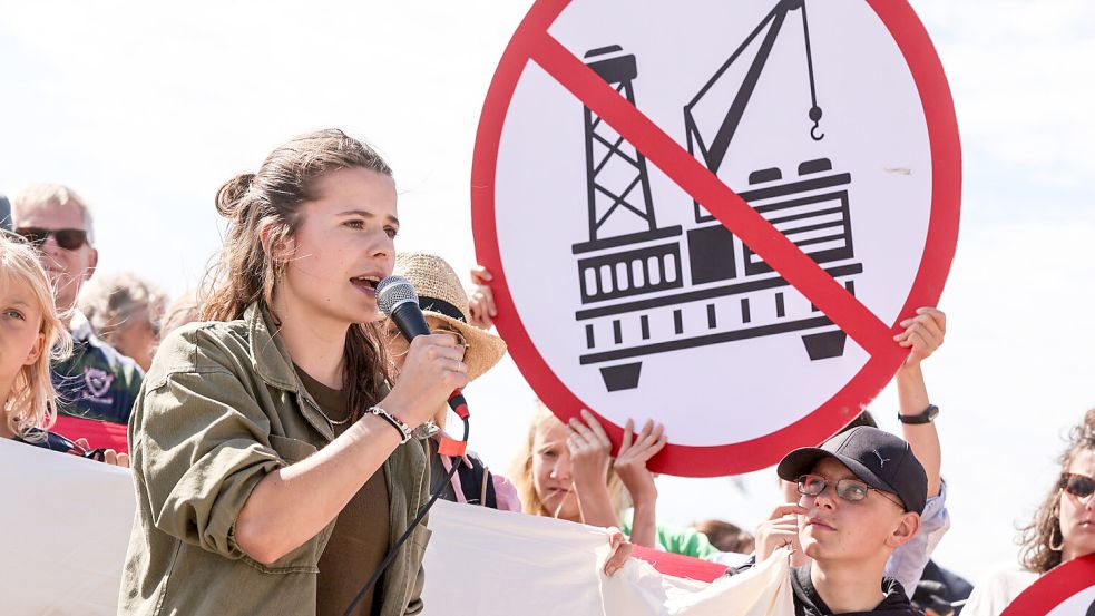 Luisa Neubauer, Sprecherin von Fridays for Future Deutschland, auf der Demonstration auf Borkum. Foto: Hock