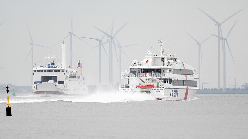 Ostfriesland steht für mehr Nachhaltigkeit, jetzt müssen nur noch die Gäste mitspielen: Das Fährschiff „Ostfriesland“ der Reederei AG Ems und der Katamaran Nordlicht sind auf dem Weg Nach Borkum und Emden. Foto: Penning/DPA