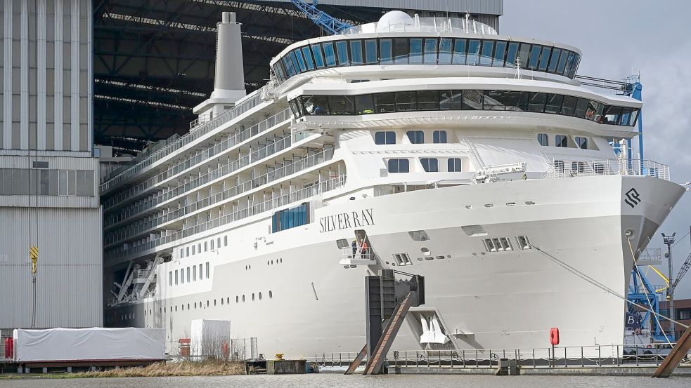 Ein neuer Großauftrag macht der finanziell schwer angeschlagenen Meyer Werft Hoffnung. (Archivbild) Foto: Lars Penning/dpa