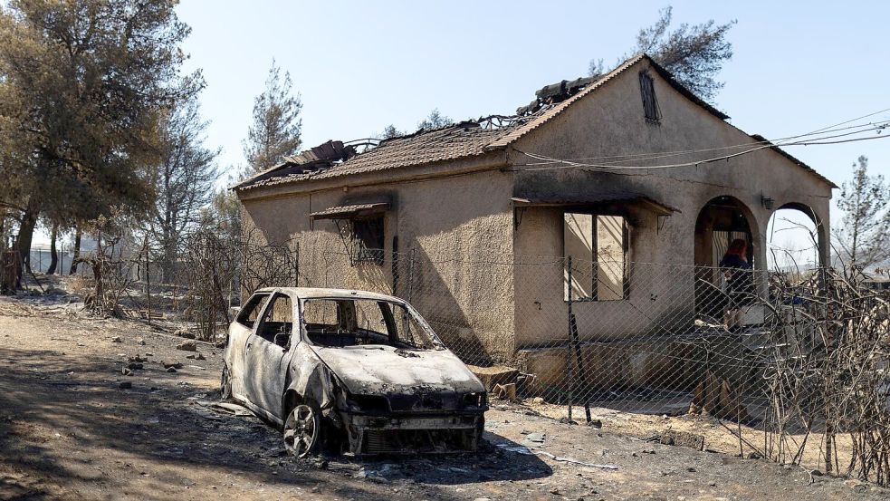 Nur wenige Kilometer nordöstlich der griechischen Hauptstadt Athen hat das Feuer gewütet. Der Schaden durch die Brände kann noch nicht beziffert werden. Foto: Socrates Baltagiannis/dpa