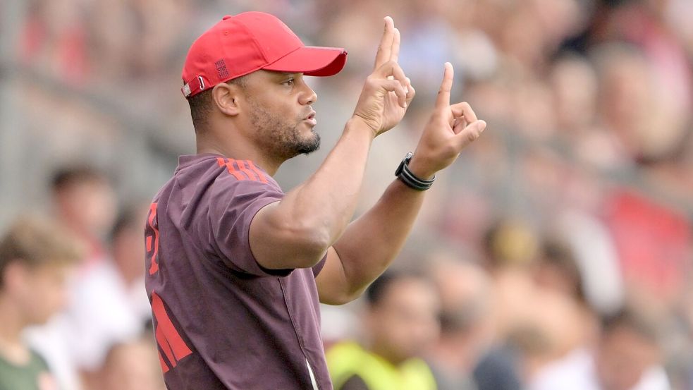 Bayern-Coach Kompany steht vor seinem ersten Pflichtspiel. Foto: Peter Kneffel/dpa