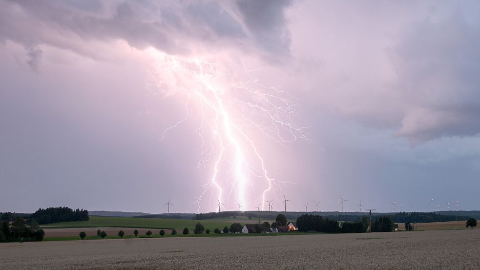 In den vergangenen Tagen hatte es in weiten Teilen Niedersachsens schwere Gewitter gegeben. Foto: dpa/Marius Bulling