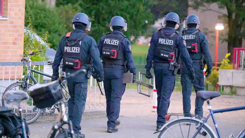 Mehrere Tausend Straftaten und andere Delikte mit Bezug zur Clan-Kriminalitätverzeichnen die verschiedenen Polizeibehörden in Niedersachsen jedes Jahr Foto: dpa/Philipp Schulze