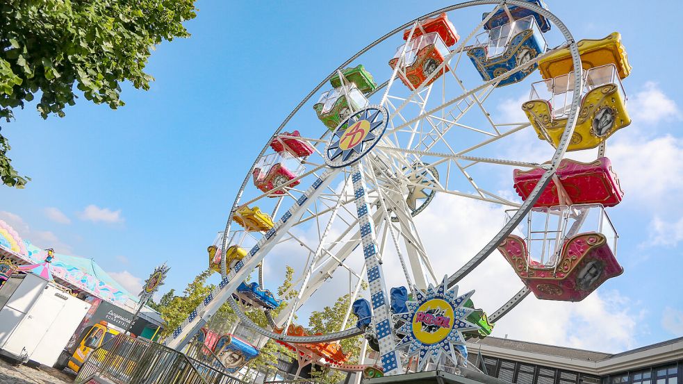 Das Riesenrad auf dem Bürgermeister-Hippen-Platz Foto: Romuald Banik