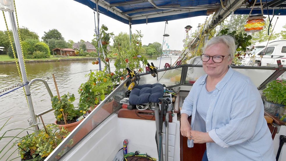 Schon vor 20 Jahren hat sich Michaela Neumeier-Gahn dazu entschlossen, auf dem Segelboot und nicht in einer Mietwohnung zu leben. Foto: Ortgies