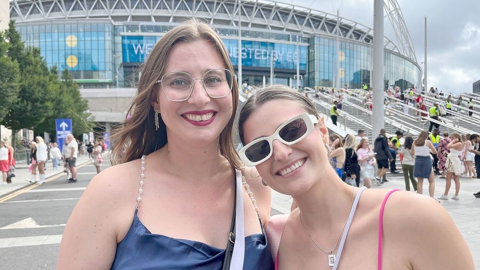 Glücklich in London: die Schwestern Lea und Romy. Foto: Julia Kilian/dpa