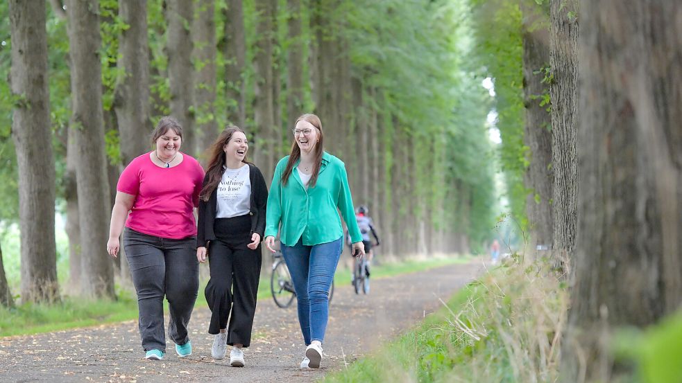 Meike Tebben, Marie Peters und Janette Voigt sind die Initiatorinnen von „Girls Talking and Walking“ in Leer. Foto: Ortgies