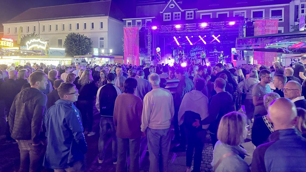 Grundsätzlich war das Auricher Stadtfest am Wochenende eine fröhliche und friedliche Party. Auseinandersetzungen blieben die Ausnahme. Foto: Holger Janssen