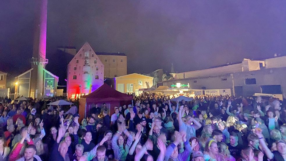 Rund 7000 Norder folgten im vergangenen Jahr der Einladung der Stadt zum ersten Doornkaat-Open-Air. Foto: Stadt Norden