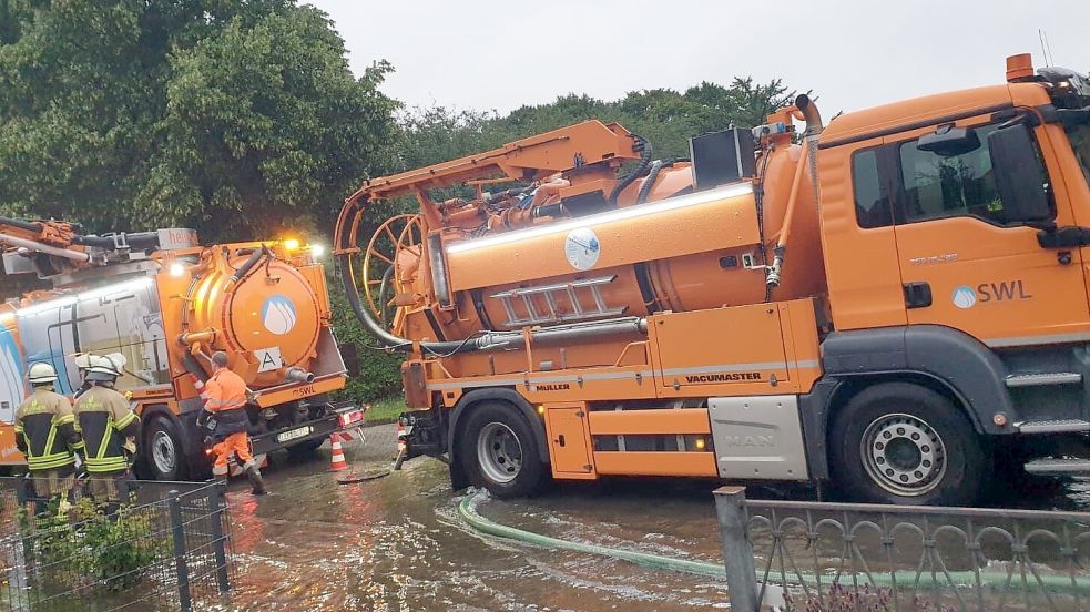 Damit solche Situationen wie hier in der Rymeerstraße vermieden werden, arbeiten die Stadtwerke an einem Projekt zur Entlastung des Systems. Foto: privat