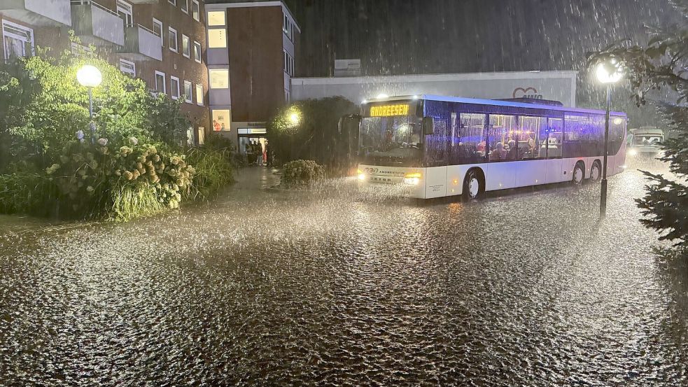 Beim jüngsten Unwetter am 13. August 2024 musste unter anderem das AWO-Heim in Popens evakuiert werden. Foto: Janssen/Archiv