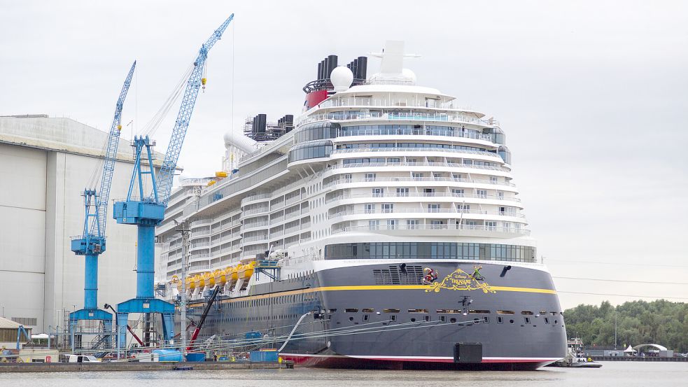 Ein Disney-Schiff hat die Papenburger Meyer Werft gerade ausgedockt. Die Entscheidung darüber, wie es am Standort weitergeht, scheint auf der Zielgeraden. Foto: Lars Schroer