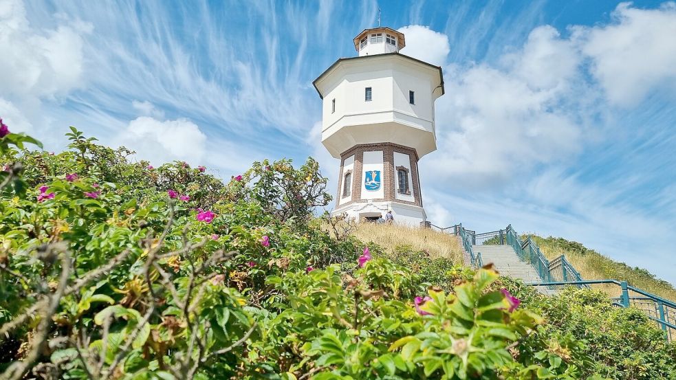 Ein Leben unter dem Langeooger Wasserturm ist für viele ein Traum, der für einen Hausarzt wahr werden könnte. Foto: Bothe/Archiv