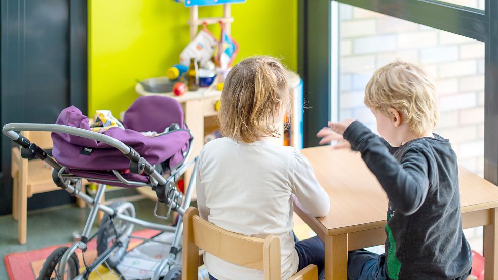 Deutschlandweit gibt es zu wenig Kindergarten- und Kita-Plätze. So ist die Lage im Kreis Leer. Symbolfoto: Skolimowska/dpa