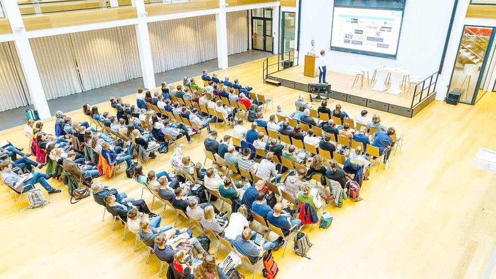 Mehrere Veranstaltungen, wie beispielsweise der Fachtag zur Digitalen Bildung, gehen im Sparkassen-Forum in Leer über die Bühne. Foto: Jürgen Bambrowicz