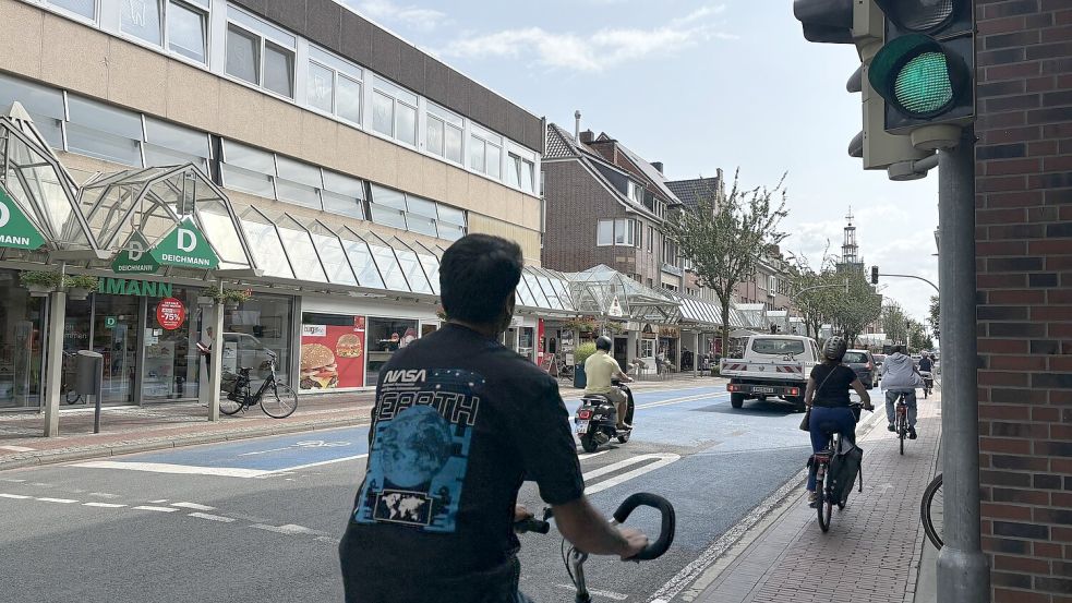 Die Neutorstraße ist eine wichtige Verkehrsachse - für Autofahrer wie für Radler. Foto: Hanssen