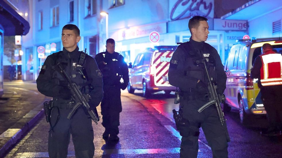 Die Polizei hat einen Großalarm ausgelöst. Foto: Gianni Gattus/dpa