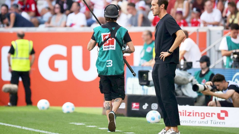 Bundesliga-Premiere geglückt: Freiburgs neuer Chefcoach Julian Schuster. Foto: Philipp von Ditfurth/dpa