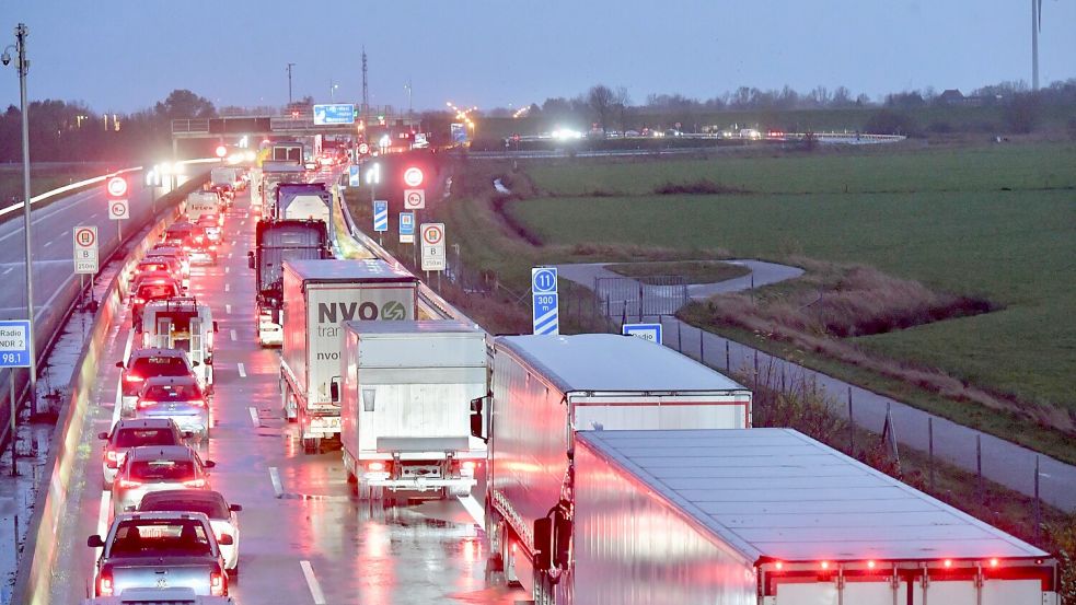 Beide Hauptfahrstreifen beim Emstunnel werden am Dienstag gesperrt. Symbolfoto: Ortgies