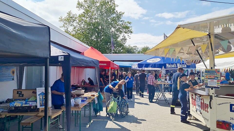 Die Stadtteilinitiative hatte am Nachmittag zum „Fest der Begegnungen“ eingeladen. Foto: Förderverein Freibad Borssum