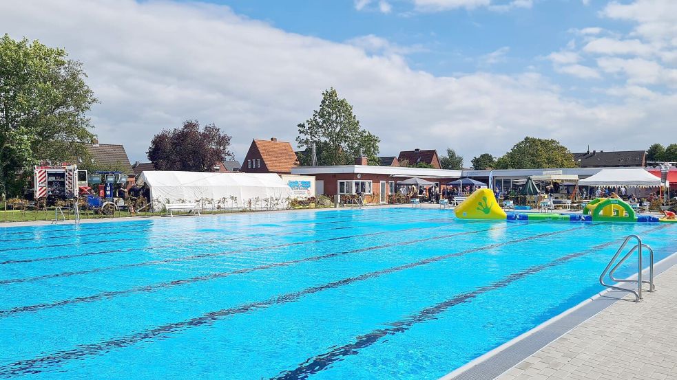 Samstagnachmittag sah es noch nicht so sehr nach Regen aus. Foto: Förderverein Freibad Borssum