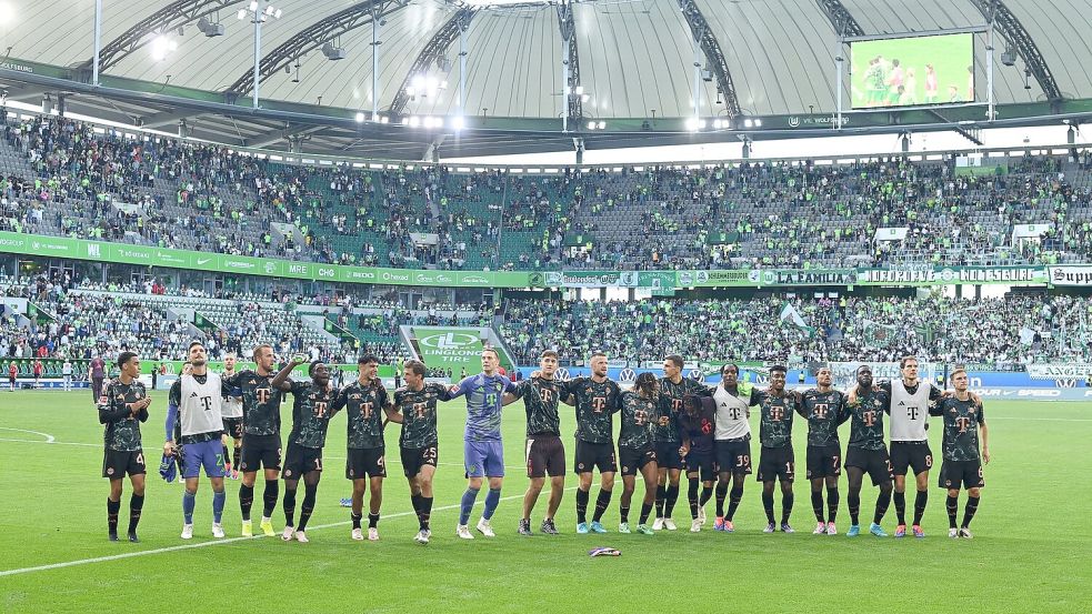 Erleichterte Bayern-Spieler feiern ihren Sieg. Foto: Swen Pförtner/dpa