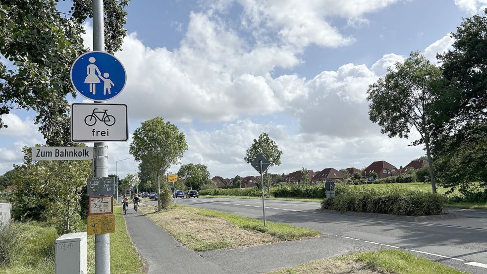 Der ehemals geteilte Fuß- und Radweg ist nun ein Fußweg, auf dem Radfahrer erlaubt sind. Das bringt den Radfahrern neue Möglichkeiten. Foto: Rebecca Kresse