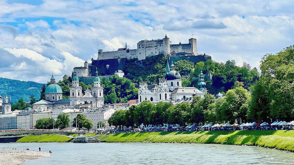 Stadt wie aus einem Bilderbuch mit Fluss und Festung: Salzburg. (Archivbild) Foto: Daniela David/dpa-tmn