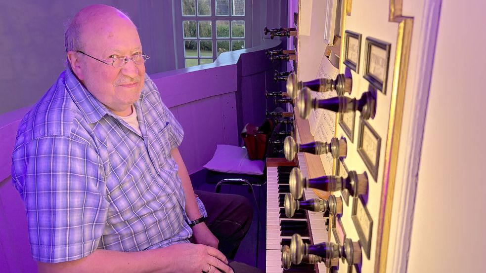 Rolph Schaper spielt seit über 60 Jahren Orgel. Foto: Weiden