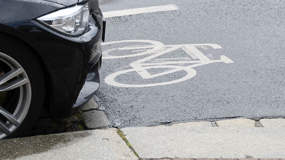 In einigen Remelser Straßen müssen sich bald Autos Radfahrern unterordnen – und nur noch mit Ausnahmen durchfahren. Foto: Michael/dpa