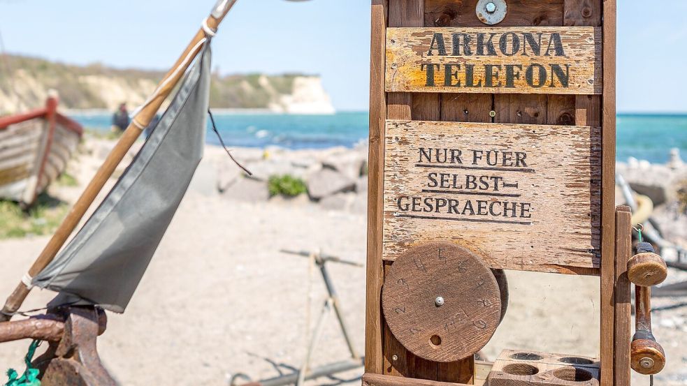 In Kap Arkona auf Rügen gibt es sogar ein Telefon für Selbstgespräche. Foto: MAGO / Andre Gschweng