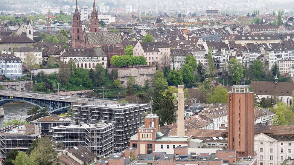 Basel hat im Rennen um die Austragung des ESC 2025 die Nase vor Genf. (Archivbild) Foto: Georgios Kefalas/Keystone/dpa