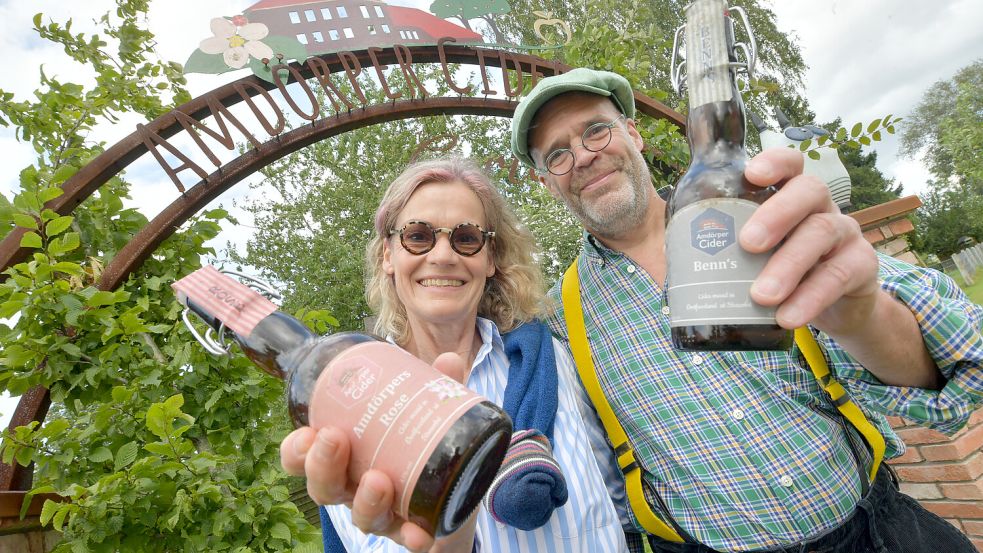 Eva Dengler und Dr. Lothar Müller stellen in Amdorf eigenen Apfelcider her. Foto Ortgies