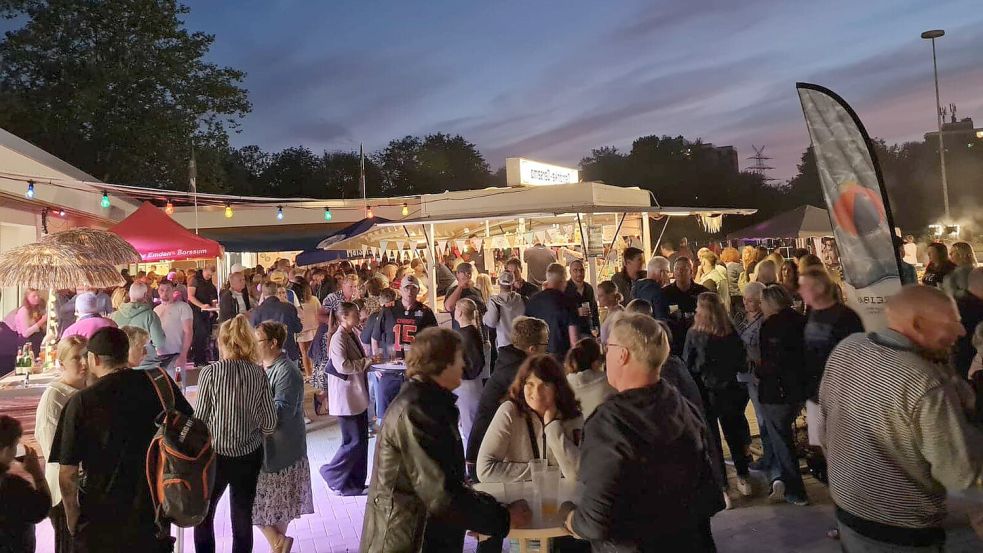 Beim Sommerfest im Freibad Borssum war bis in die Nacht viel los. Foto: Förderverein Freibad Borssum