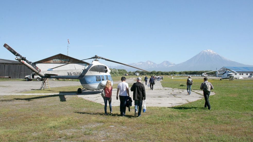 Ausflüge im Hubschrauber auf Kamtschatka sind bei Touristen besonders beliebt, immer wieder kommt es aber auch zu Zwischenfällen. (Archivbild) Foto: picture alliance / dpa-tmn