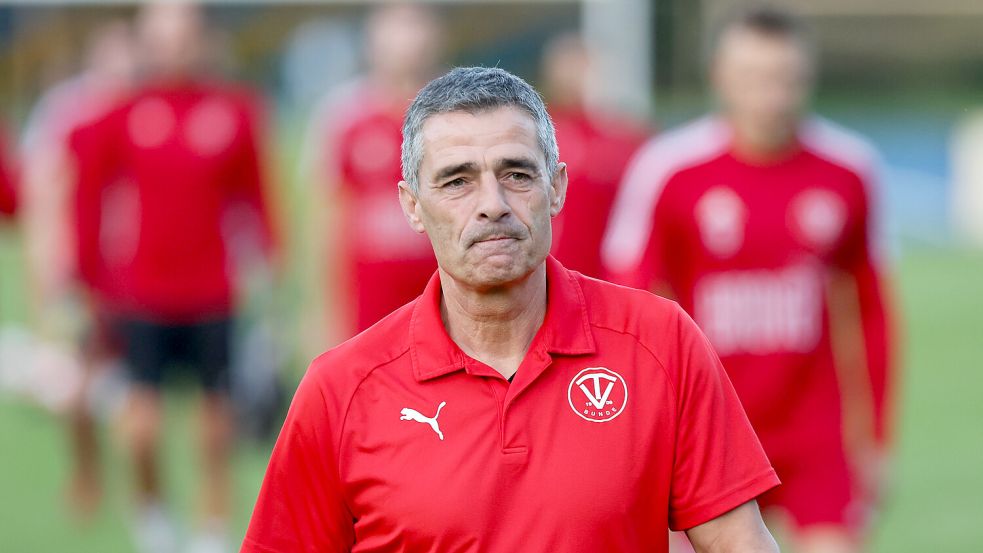 Bundes Trainer Frank Winkler hat in diesen Wochen mit Personalproblemen zu kämpfen. Foto: Doden/Emden