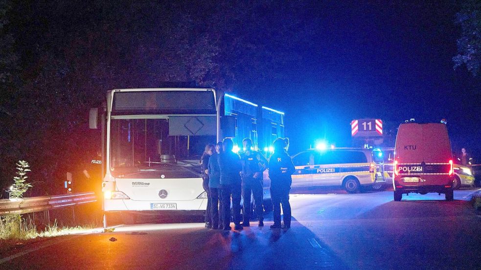 Am Freitagabend hatte eine 32 Jahre alte Deutsche in einem Shuttle-Bus mit einem Messer auf Menschen eingestochen. (Archivfoto) Foto: Sascha Ditscher/dpa