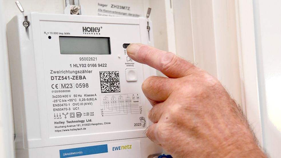 Ein defekter Holley-Stromzähler im EWE-Netz. Bei mehr als drei Viertel der betroffenen Kunden sollen die defekten Messeinrichtungen durch „Smart Meter“ ersetzt werden, mit denen Strom zu dynamischen Tarifen bezogen und – so das Ziel – Geld gespart werden kann. Foto: Ellinger